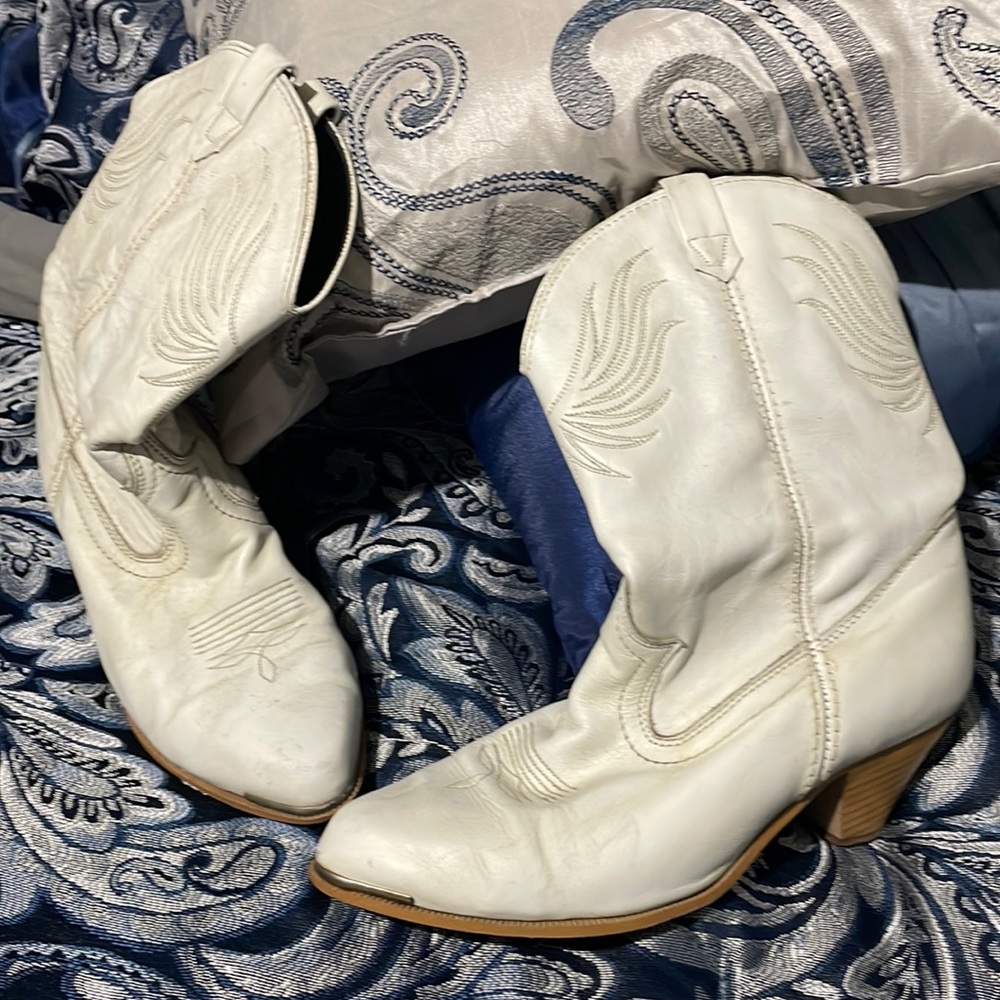 Women cowgirl boots